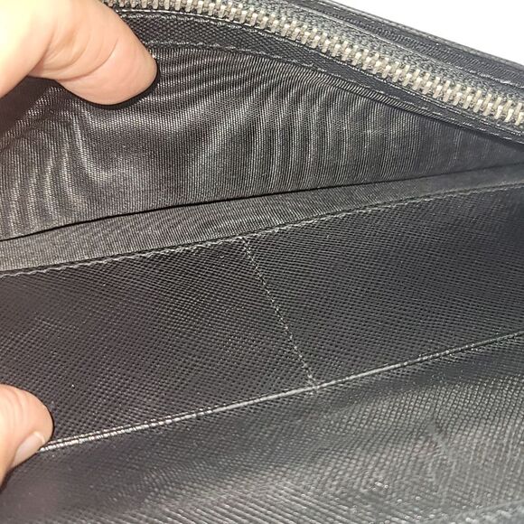 Prada Black Leather Wallet Minimalist Design In Preloved Condition - Picture 8 of 11